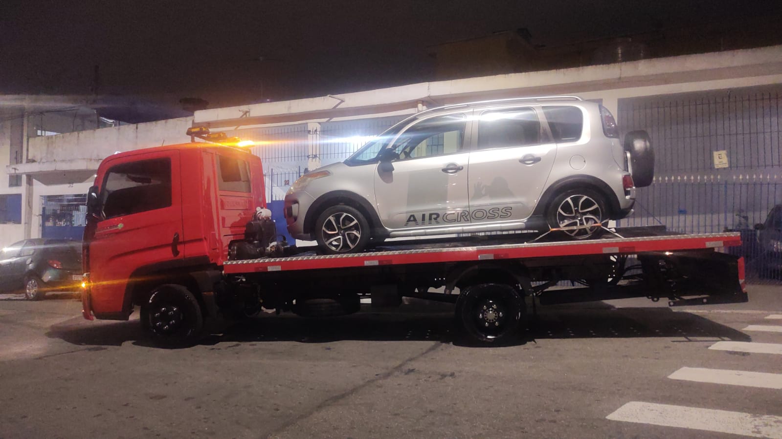 Serviço de Guincho na Parada de Taipas, trabalhamos com o melhor preço da região atendimento 24 horas